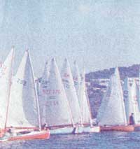 Наибольших успехов в международных гонках советские яхтсмены добивались на швертботе-одиночке олимпийского класса "Финн".